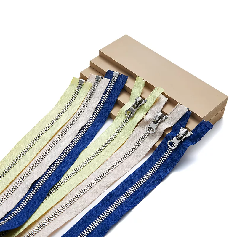 Cerniera in metallo riciclato ecologico