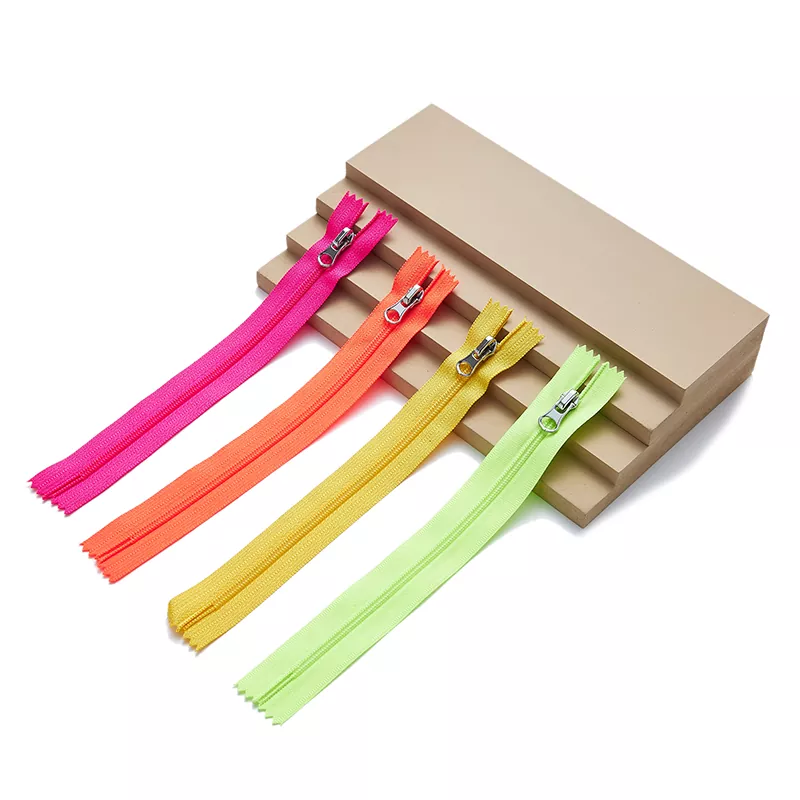 Cerniera in nylon leggero