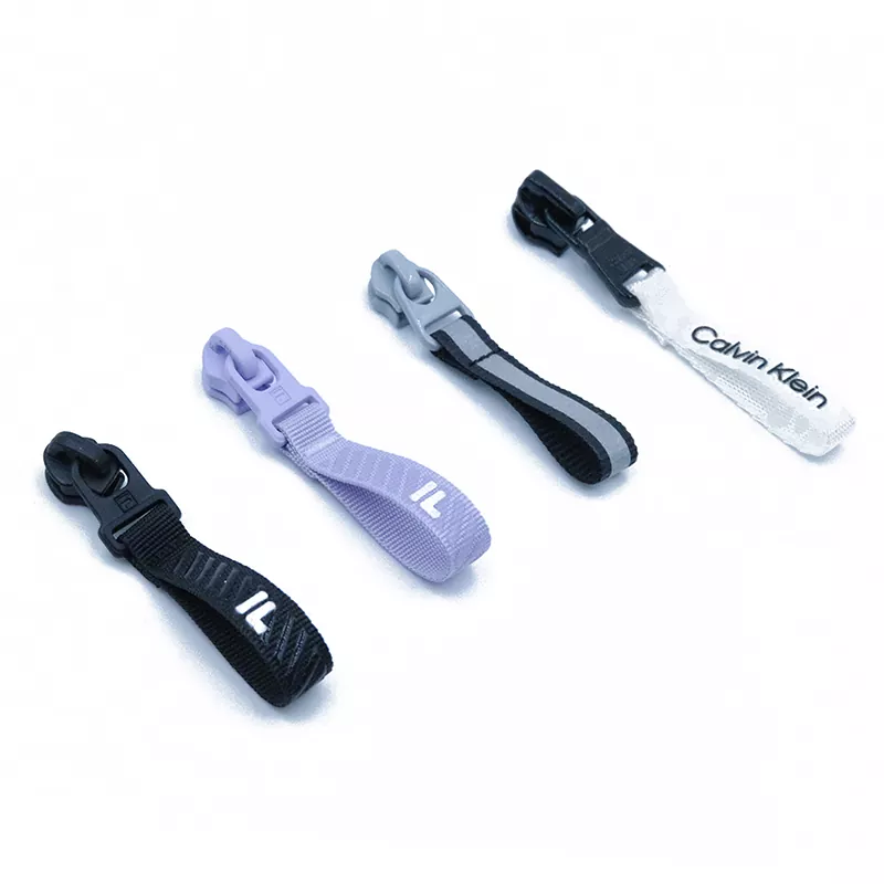 Estrattore per nastro ad anello